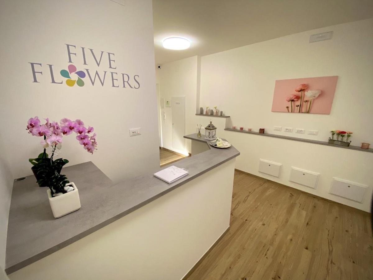 טריאסטה Five Flowers Guest House מראה חיצוני תמונה