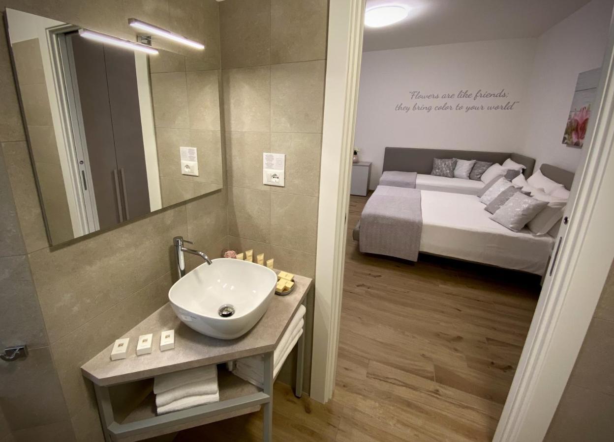 טריאסטה Five Flowers Guest House מראה חיצוני תמונה