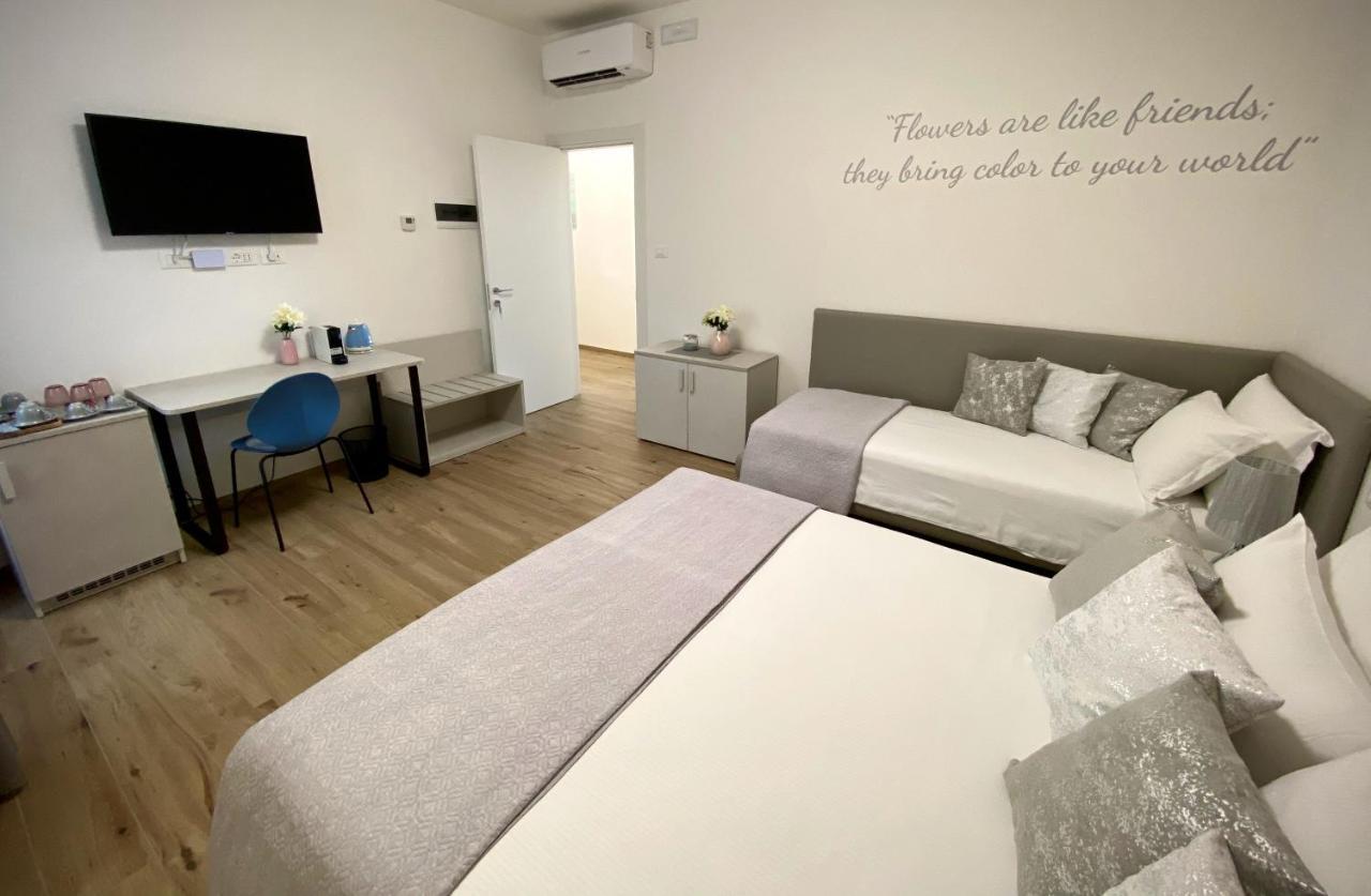 טריאסטה Five Flowers Guest House מראה חיצוני תמונה